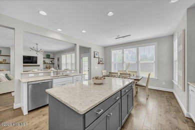 Lovely ''Charleston'' floor plan. Craftsman style 4 bed/2.5 bath - photo 12