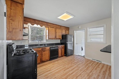 Welcome home to this well-cared-for brick beauty in the heart of - photo 14