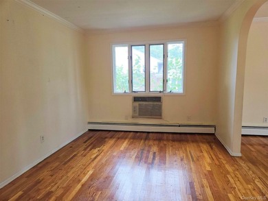 Spacious Hi-Ranch offering 4 bedrooms, 3 full baths, a bright - photo 8