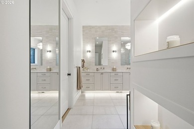 Built in 2024, this custom luxury estate in Lake Oswego's - photo 15