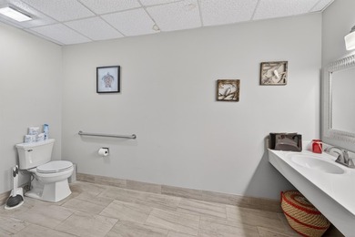 Exceptional investment and owner-user opportunity in the heart - photo 38