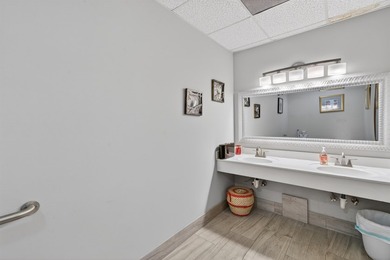 Exceptional investment and owner-user opportunity in the heart - photo 40