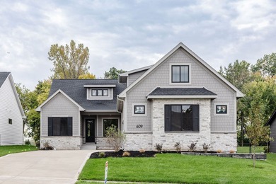 Saylorville Lake Home For Sale in Polk City Iowa