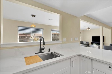 5 beds ** 2076 sq ft ** Fully Renovated **OWNED SOLAR *** that - photo 4