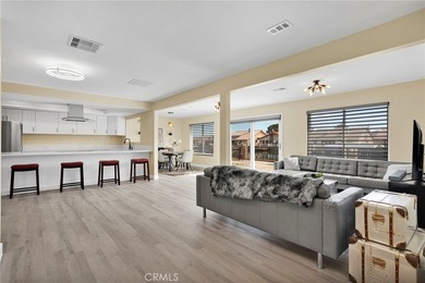 5 beds ** 2076 sq ft ** Fully Renovated **OWNED SOLAR *** that - photo 6