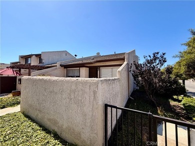 Corner unit with only one common wall located within a well - photo 2