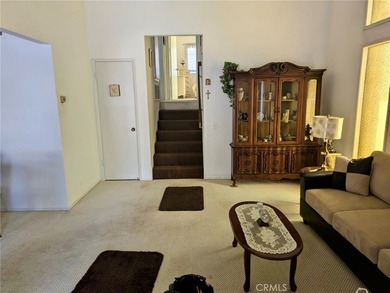 Corner unit with only one common wall located within a well - photo 9