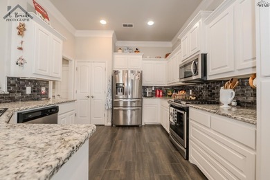 Home is priced below CAD value. Beautiful three bedroom, 2 bath - photo 18