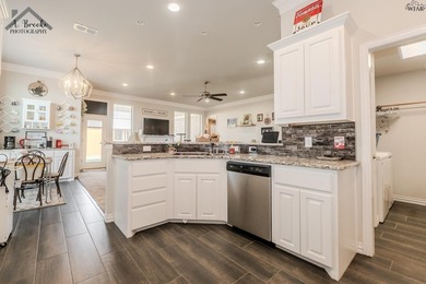 Home is priced below CAD value. Beautiful three bedroom, 2 bath - photo 21