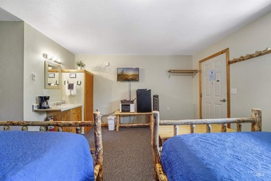 The Bear Bottom Inn is a fully equipped restaurant bar with - photo 23