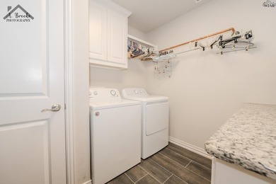 Home is priced below CAD value. Beautiful three bedroom, 2 bath - photo 23