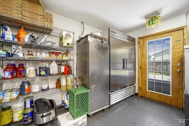 The Bear Bottom Inn is a fully equipped restaurant bar with - photo 30