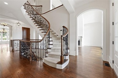 Exquisite Executive Estate with Golf Course Views in The Manor - photo 33