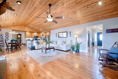 Experience mountain living at its finest with this 4 bedroom, 3 - photo 4