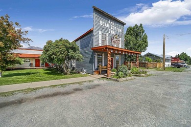 The Bear Bottom Inn is a fully equipped restaurant bar with - photo 35