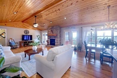 Experience mountain living at its finest with this 4 bedroom, 3 - photo 7