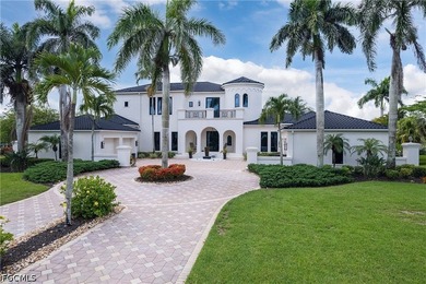 Fully renovated lakefront estate in the prestigious gated - photo 2