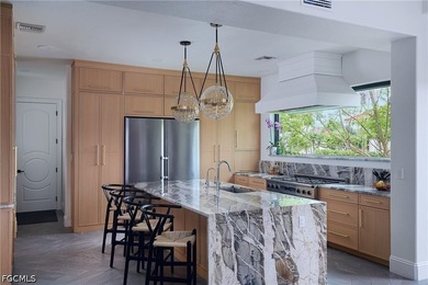 Fully renovated lakefront estate in the prestigious gated - photo 4
