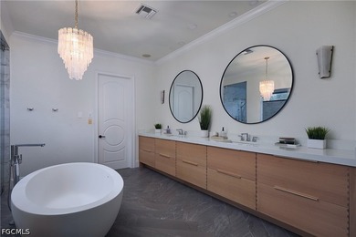 Fully renovated lakefront estate in the prestigious gated - photo 7