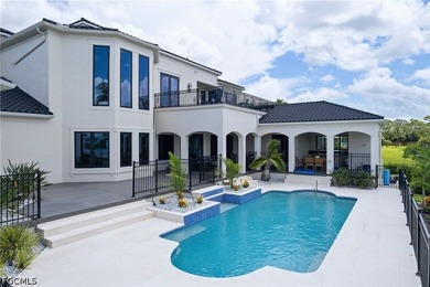 Fully renovated lakefront estate in the prestigious gated - photo 10