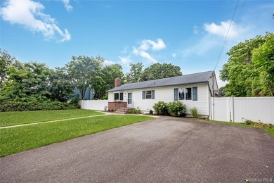 Beautifully Maintained and Updated 2 Bedroom Ranch with Open - photo 3