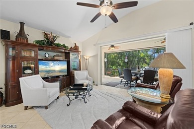 Welcome to this beautifully upgraded 4 bedroom + den, 3 bath - photo 5