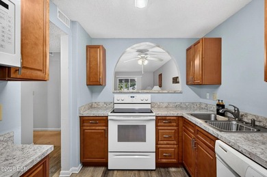BARGAIN ALERT! Unbelievable price for a beautifully updated - photo 7