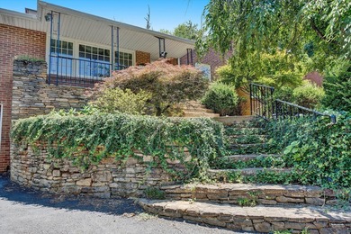 Located in the beautiful South Roanoke area listed at a very - photo 3