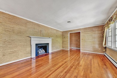 Located in the beautiful South Roanoke area listed at a very - photo 7