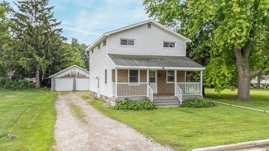 Lake Winneconne Home For Sale in Winneconne Wisconsin