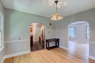 Grand Two-Story Home in Desirable Oakwood Heights! Welcome home - photo 11