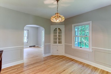 Grand Two-Story Home in Desirable Oakwood Heights! Welcome home - photo 12