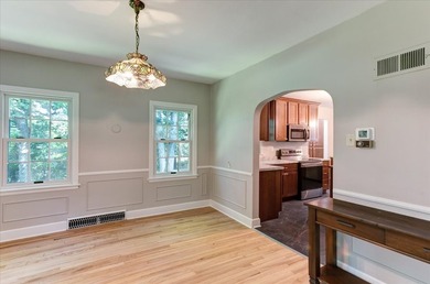 Grand Two-Story Home in Desirable Oakwood Heights! Welcome home - photo 14