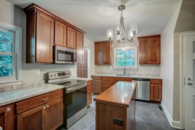 Grand Two-Story Home in Desirable Oakwood Heights! Welcome home - photo 15