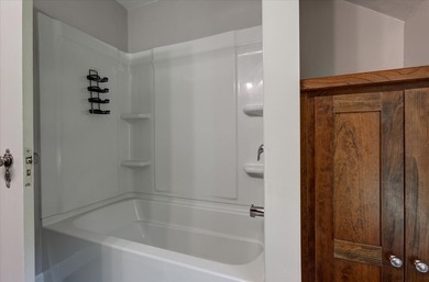 Grand Two-Story Home in Desirable Oakwood Heights! Welcome home - photo 20