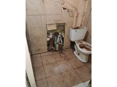 Excellent investment opportunity! Legal triplex featuring three - photo 1