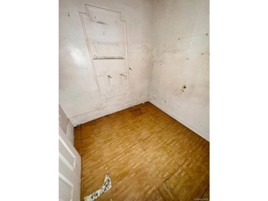 Excellent investment opportunity! Legal triplex featuring three - photo 3