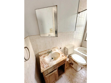 Excellent investment opportunity! Legal triplex featuring three - photo 8