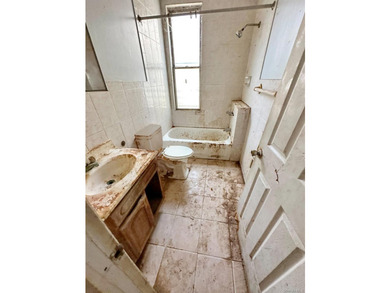 Excellent investment opportunity! Legal triplex featuring three - photo 10