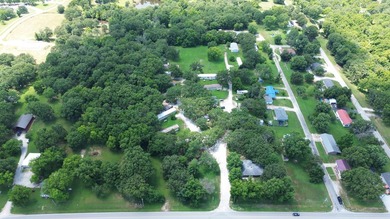 INVESTMENT OPPORTUNITY!! 1 Residence and 13 Mobile homes. 5 - (3 - photo 3
