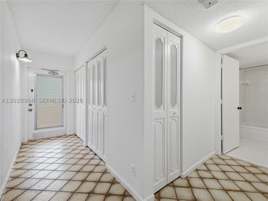 Charming furnished 4th-floor 1 bedroom /2 baths condo with - photo 3