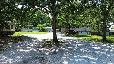 INVESTMENT OPPORTUNITY!! 1 Residence and 13 Mobile homes. 5 - (3 - photo 5