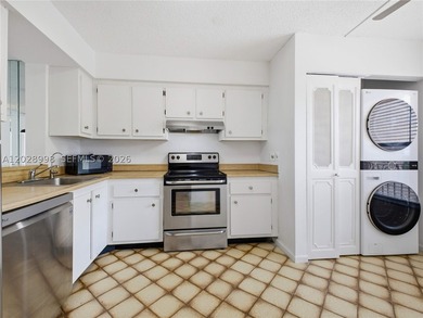 Charming furnished 4th-floor 1 bedroom /2 baths condo with - photo 5