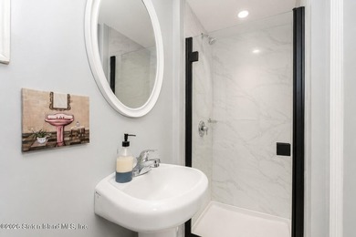 Welcome to this beautifully renovated single-family detached - photo 14
