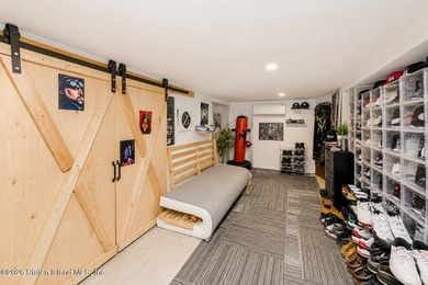 Welcome to this beautifully renovated single-family detached - photo 22