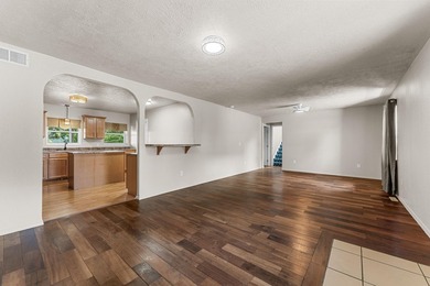 Discover the perfect blend of space, comfort, and lake living in - photo 4