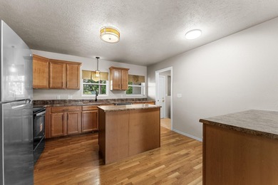 Discover the perfect blend of space, comfort, and lake living in - photo 6