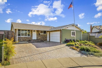 Incredible 3 bed 1 bath home on a 6,500 sq ft pie-shaped - photo 3