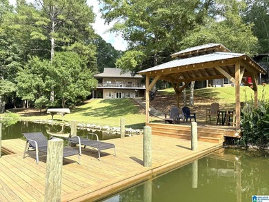 Beautiful spacious home with no steps to the water! This - photo 2