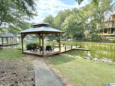 Beautiful spacious home with no steps to the water! This - photo 3
